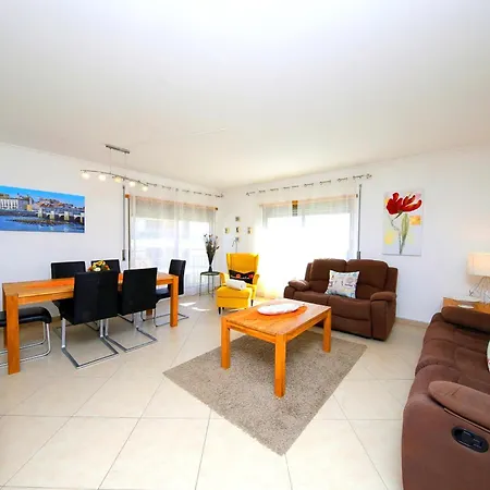 Karin, Town Centre *