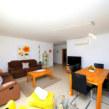 Karin, Town Centre タヴィラ