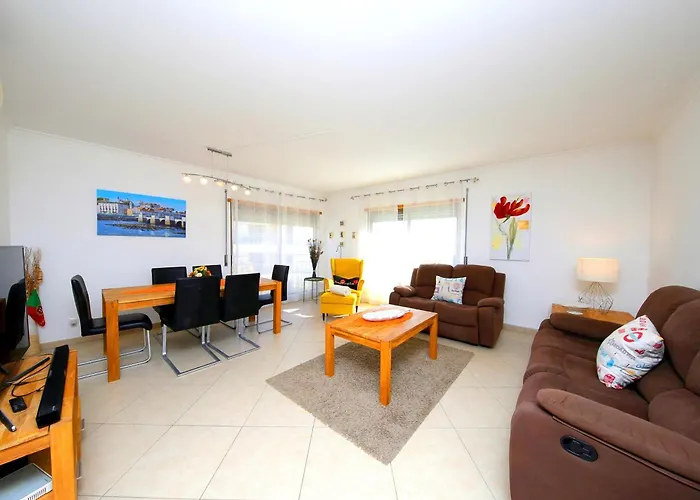 Karin, Town Centre *